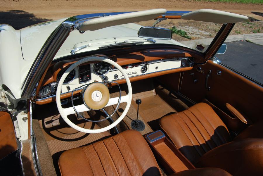  Mercedes-Benz 230 SL Roadster 1966 года  (фото 4 из 5)